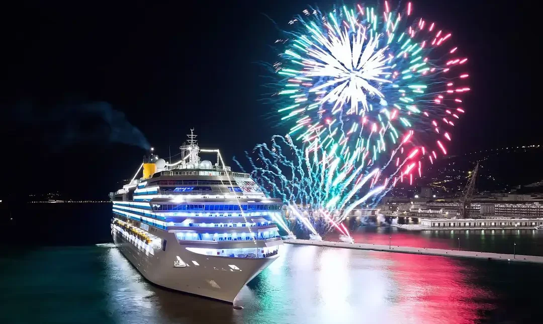 Costa Pacifica se convierte en el primer barco en ver el espectáculo de fuegos artificiales de Santos